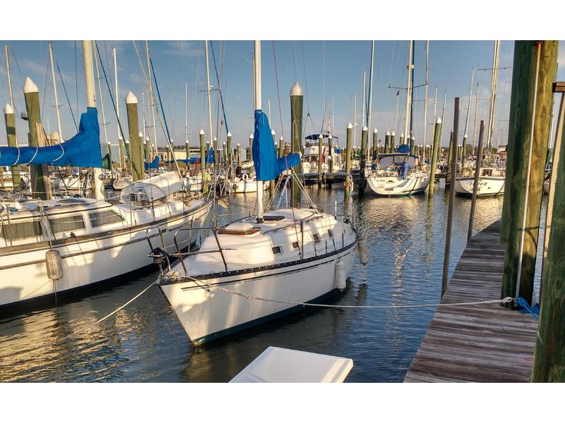 1981 Hunter 27 E located in Texas for sale