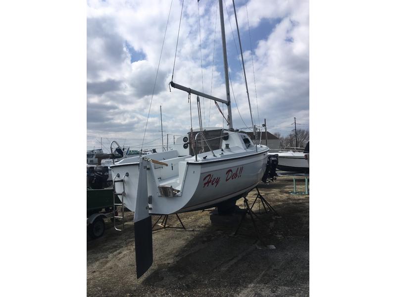 1989 O'DAY 240 located in New Jersey for sale