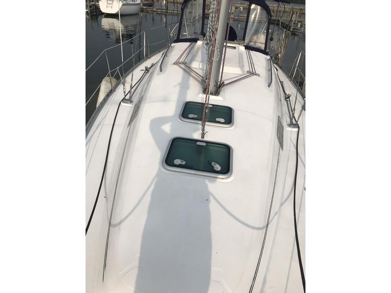 2001 Beneteau Oceanis 331 sailboat for sale in Ohio