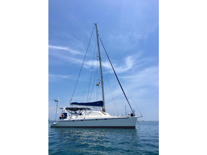 2000 Robertson and Caine Leopard M4500 crewed sailboat for sale in Outside United States