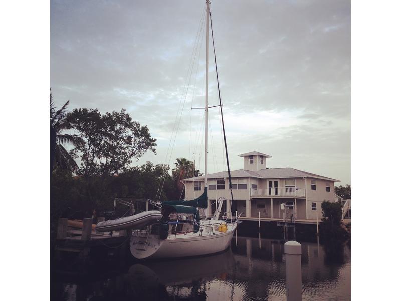 1985 Sabre Centerboard Sloop located in Florida for sale