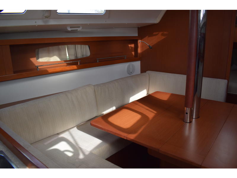 Beneteau Oceanis 34 Platinum