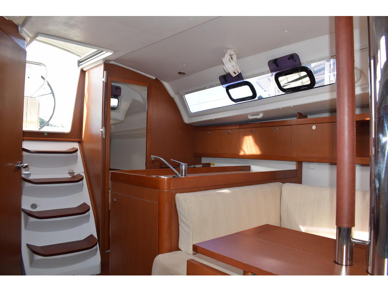 Beneteau Oceanis 34 Platinum