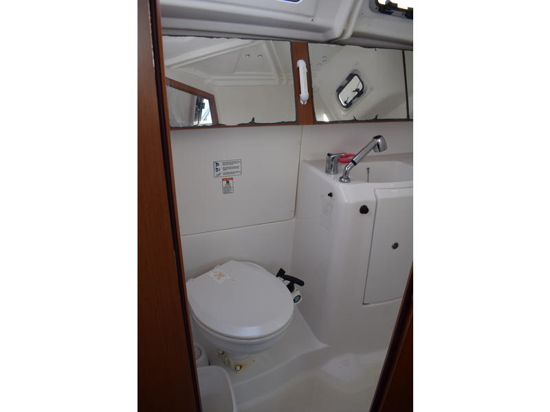 Beneteau Oceanis 34 Platinum