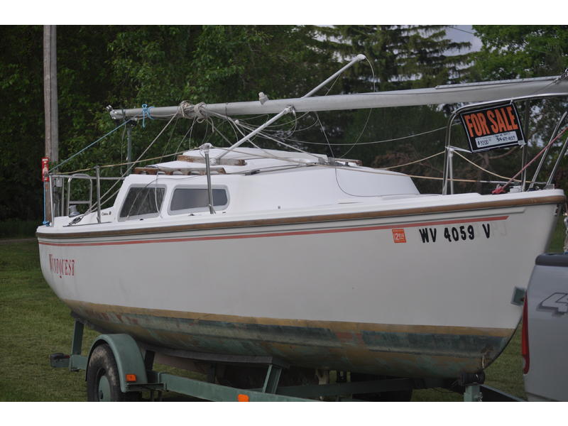 1985 22 foot catalina sailboat