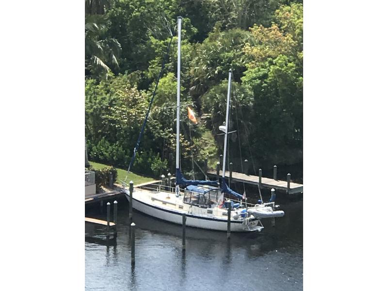 1974 Gulfstar 41 Ketch Center Cockpit located in Florida for sale