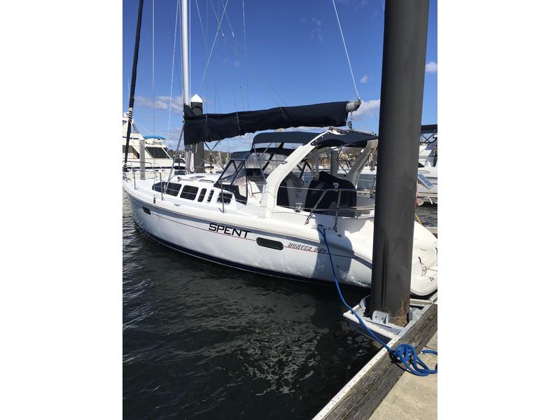 1997 Hunter 340 sailboat for sale in Rhode Island