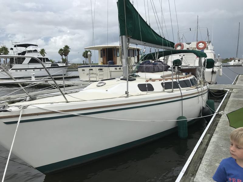 1987 Catalina 30 located in Louisiana for sale