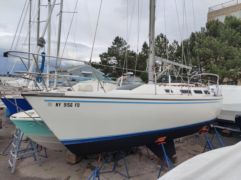 1984 Catalina 36 TR located in New York for sale