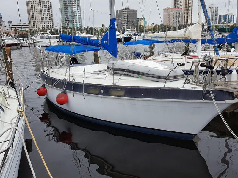 1976 Morgan Out Islander located in Florida for sale