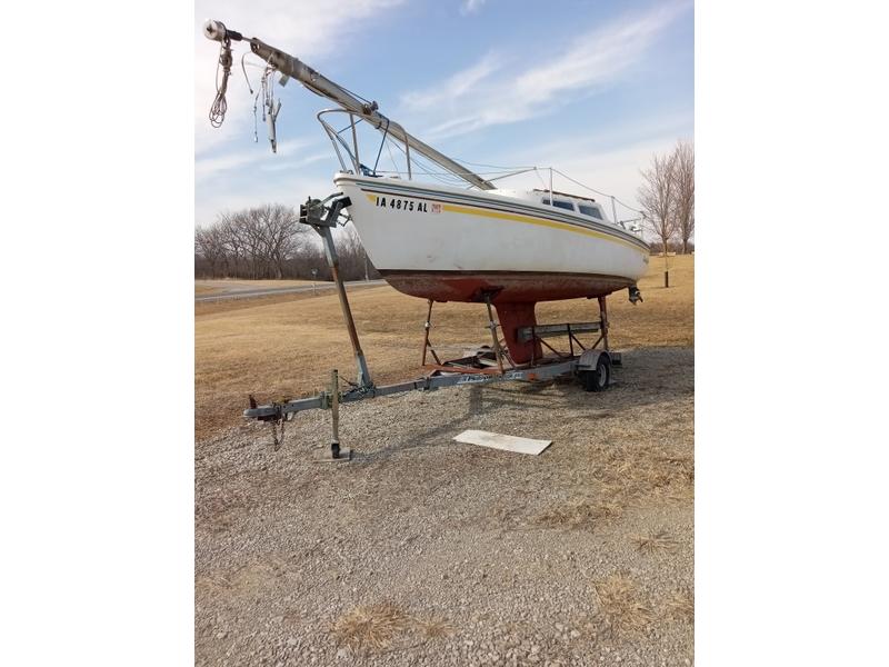 1983 Catalina 22 Fixed Keel sailboat for sale in Iowa