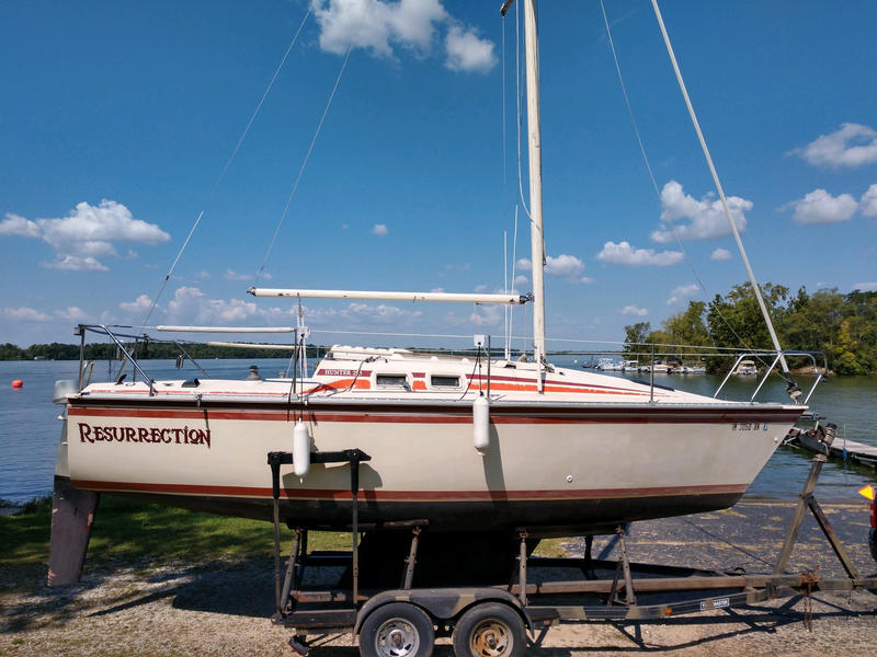 1984 hunter 25.5 sailboat