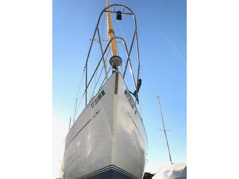1985 Islander 28 sailboat for sale in Connecticut