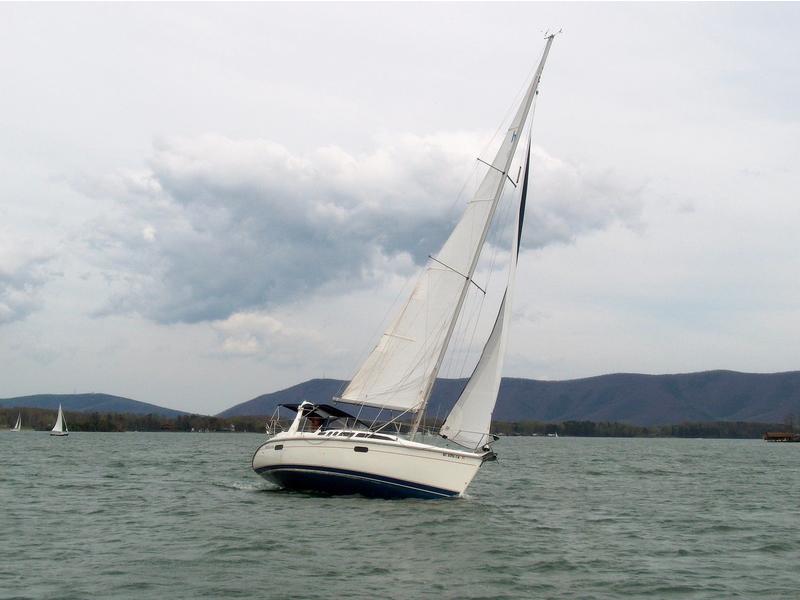 1998 Hunter 340 located in Virginia for sale