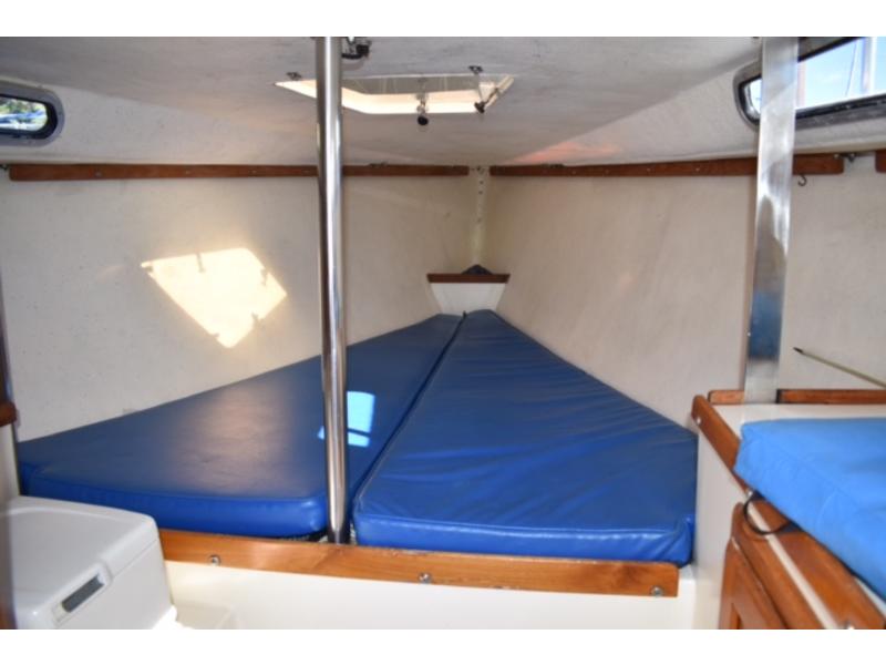 merit 25 sailboat interior