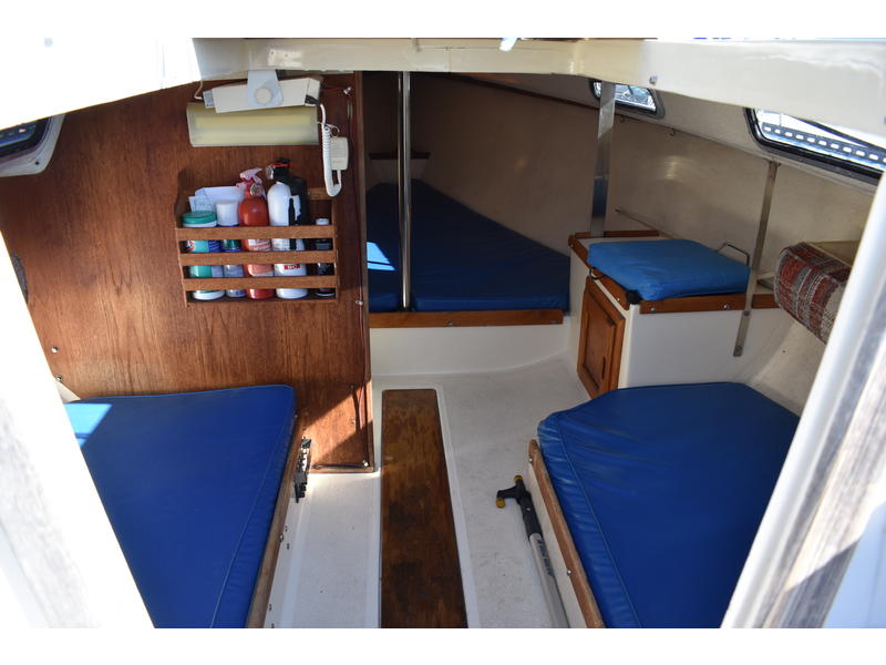 merit 25 sailboat interior