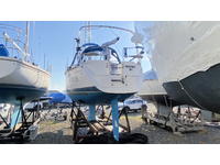 Hunter 33.5 Click to launch Larger Image