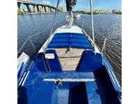 Hunter 25 Cherubini Click to launch Larger Image