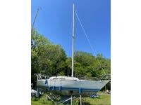 1976 Port Burwell Ontario Canada Outside United States 32' 8 CS Yachts Ltd Brampton Ontario CS33 Production fabricated sailcruiser-racer