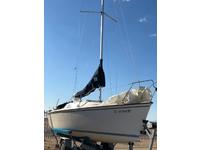 Hunter 23.5 Sailboat Click to launch Larger Image