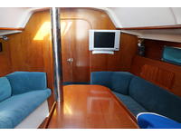 Beneteau Oceanis 321 Click to launch Larger Image