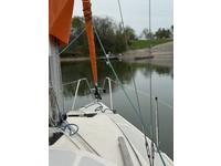 Hunter 27-2 Click to launch Larger Image