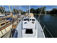 Hunter 426 Deck Saloon Click to launch Larger Image