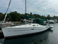 Beneteau 323 Click to launch Larger Image