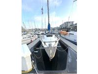Catalina 27 Electric Inboard 5HP Outboard Click to launch Larger Image