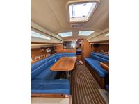 Hunter 33-2 Click to launch Larger Image