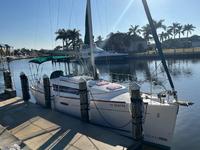 Beneteau 31' w / Swing Keel Click to launch Larger Image