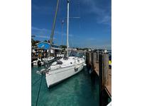 Beneteau Oceanis 352 Click to launch Larger Image