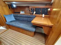 Hunter 33 Click to launch Larger Image