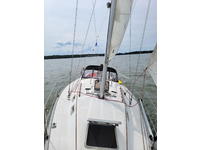 Hunter 31 Click to launch Larger Image
