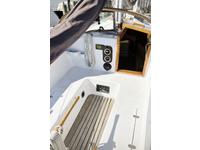 Cat Ketch Corporation Herreshoff Cat Ketch 31 Click to launch Larger Image