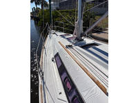 Beneteau Oceanis 31 Click to launch Larger Image