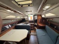 Hunter 34  Click to launch Larger Image