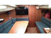 Hunter 33 Click to launch Larger Image