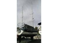 Hunter 33 Click to launch Larger Image