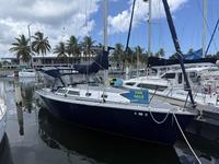 1995 Green Cay Marina C-17  32 Catalina 320