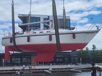 Canadian Sailcraft CS33 Click to launch Larger Image
