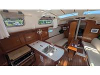 Beneteau Oceanis 323 Click to launch Larger Image