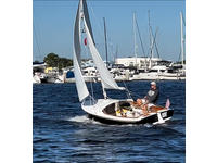 O'Day Daysailer Click to launch Larger Image