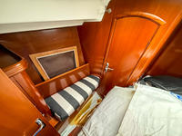 Beneteau Oceanis Clipper 423 Click to launch Larger Image