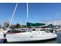 Beneteau 323 Click to launch Larger Image