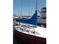 Ranger 23ft Fiberglass single hull with sail mast Click to launch Larger Image