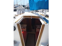 Ranger 23ft Fiberglass single hull with sail mast Click to launch Larger Image