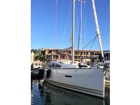 Jeanneau 41 Deck Salon Click to launch Larger Image