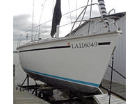 Hunter Marine USA 30T Tall Mast Sloop Click to launch Larger Image