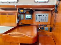 Beneteau Oceanis 523 Click to launch Larger Image